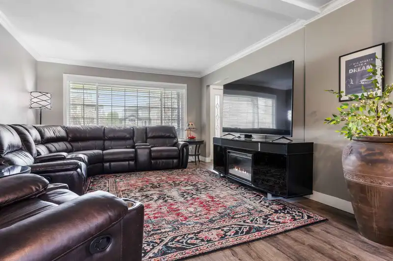 10254 PARKWOOD DRIVE - photo 4 of 40