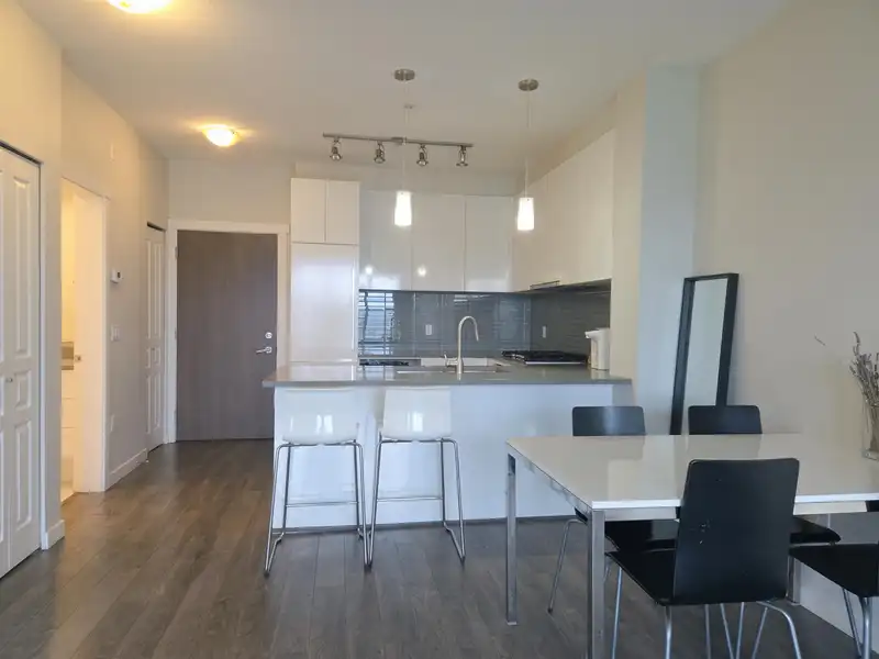 620 9399 ALEXANDRA ROAD - photo 3 of 18