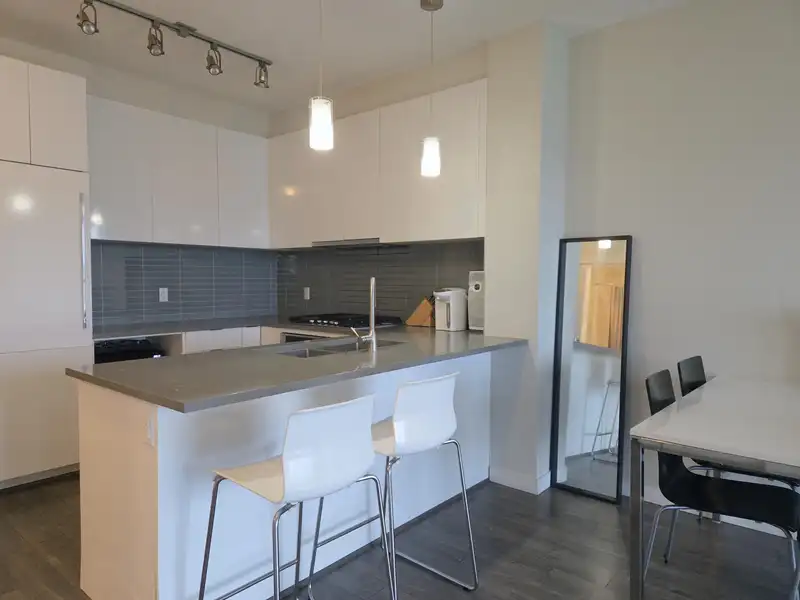 620 9399 ALEXANDRA ROAD - photo 4 of 18