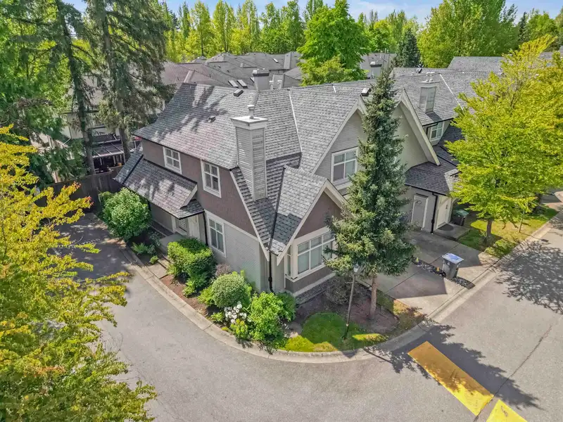 43 15968 82 AVENUE - photo 1 of 40