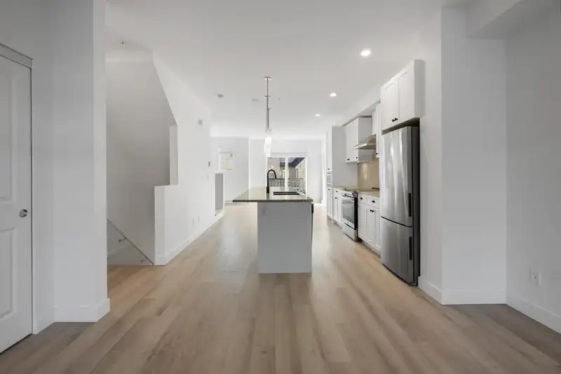 21 20487 65 AVENUE - photo 4 of 28