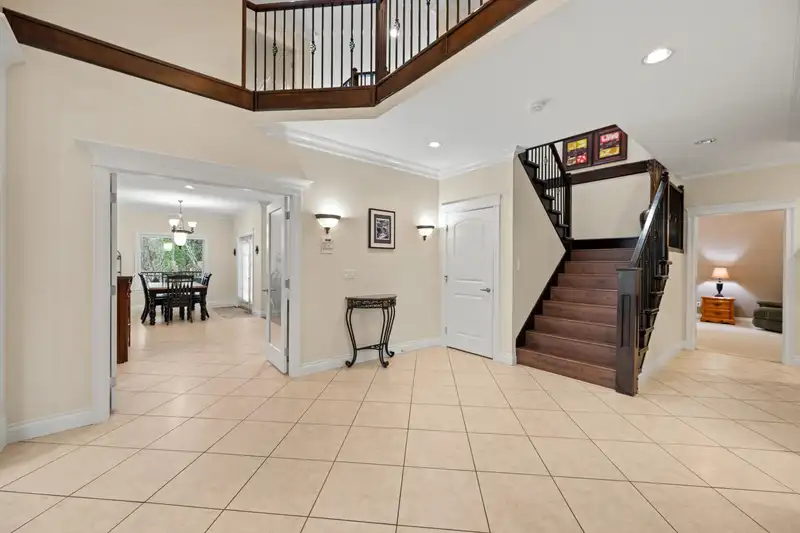 16416 92A AVENUE - photo 4 of 40