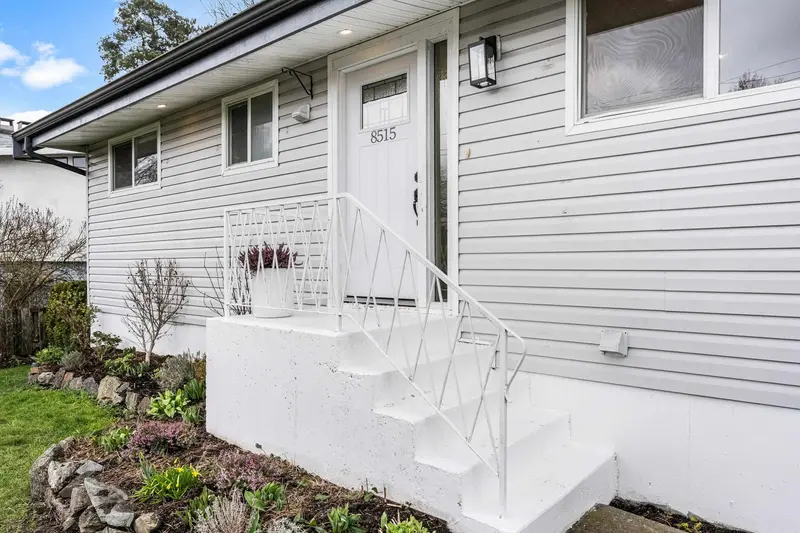 8515 HOWARD CRESCENT - photo 3 of 25