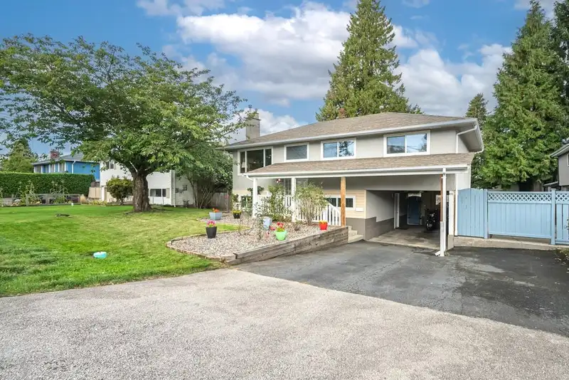 11681 94 AVENUE - photo 1 of 40
