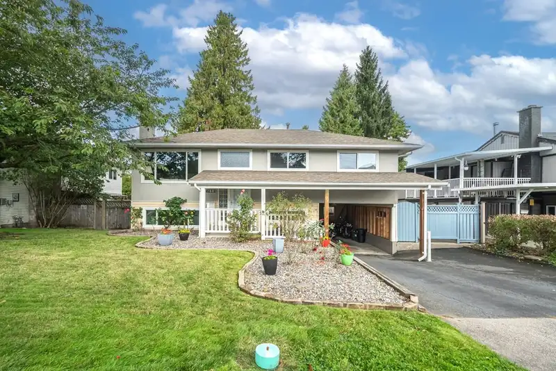 11681 94 AVENUE - photo 2 of 40