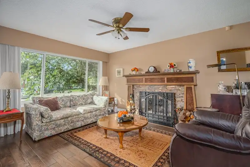 11681 94 AVENUE - photo 3 of 40