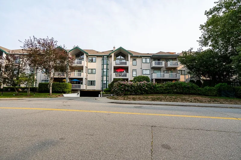 105 13911 70 AVENUE - photo 3 of 25