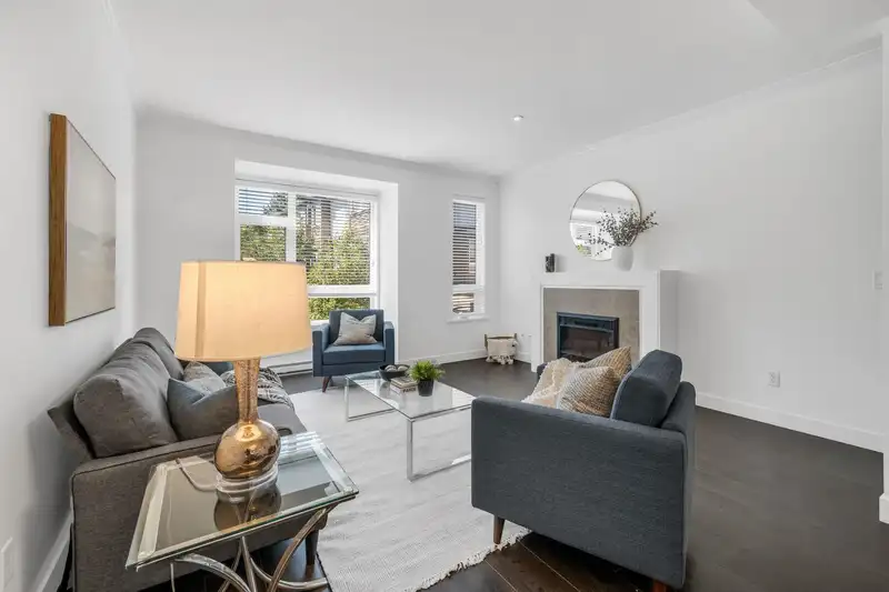 64 5888 144 STREET - photo 4 of 33