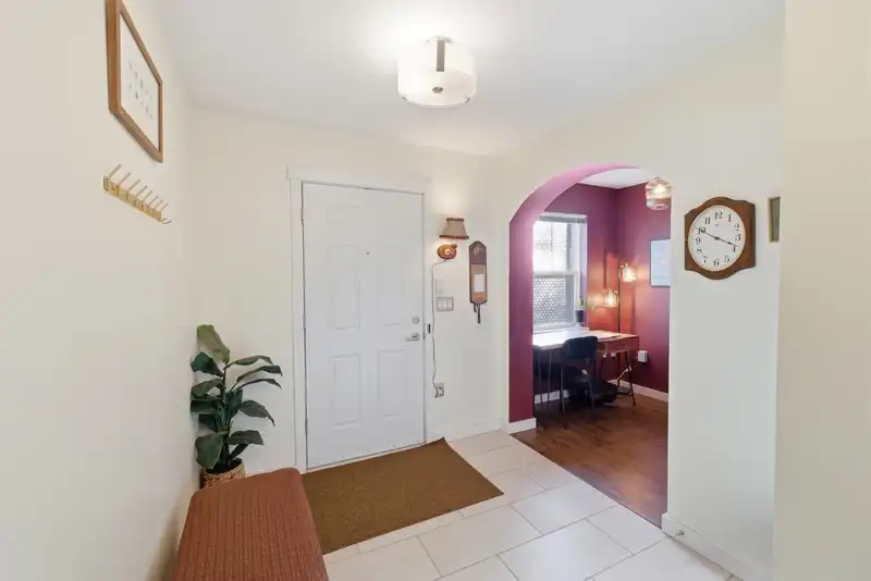 5 11060 BARNSTON VIEW ROAD - photo 4 of 31