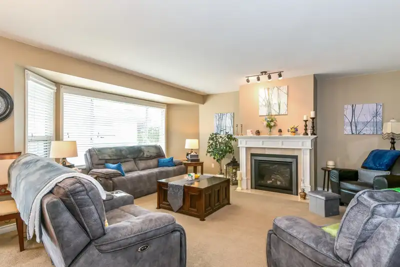 33 3115 TRAFALGAR STREET - photo 2 of 22