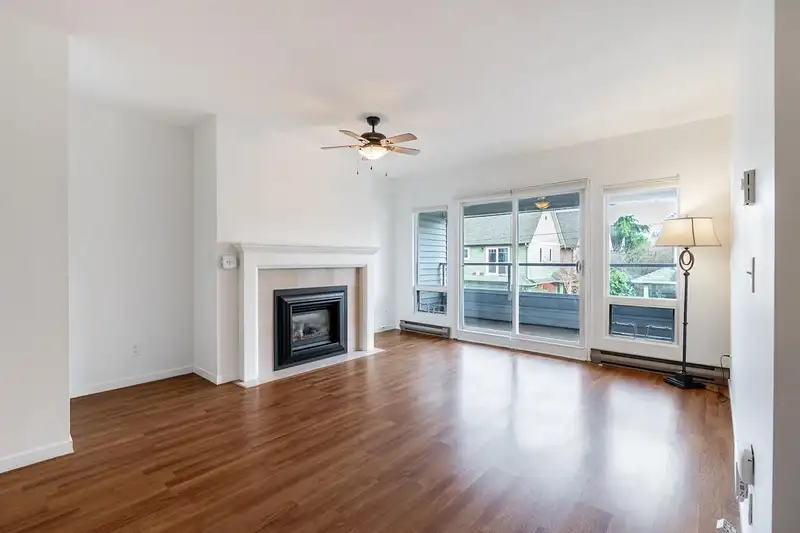 208 4989 47 AVENUE - photo 2 of 40