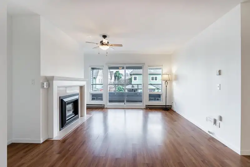 208 4989 47 AVENUE - photo 3 of 40