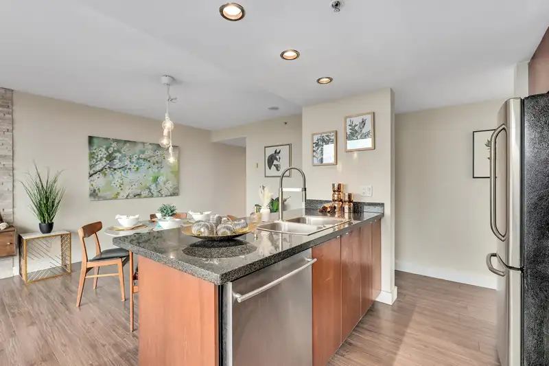 1306 9180 HEMLOCK DRIVE - photo 3 of 33
