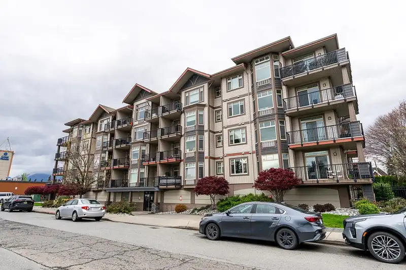 204 46021 SECOND AVENUE - photo 1 of 35