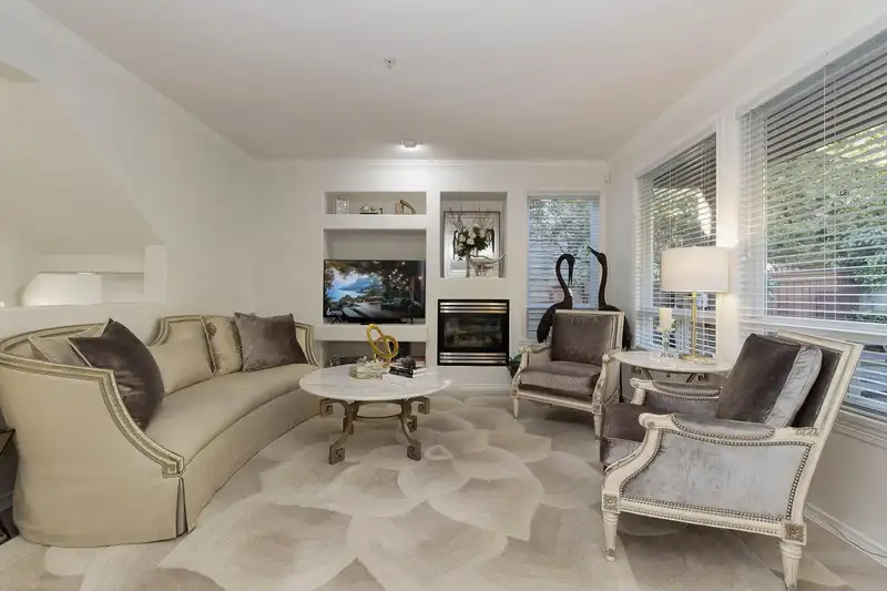 13 2381 ARGUE STREET - photo 2 of 33