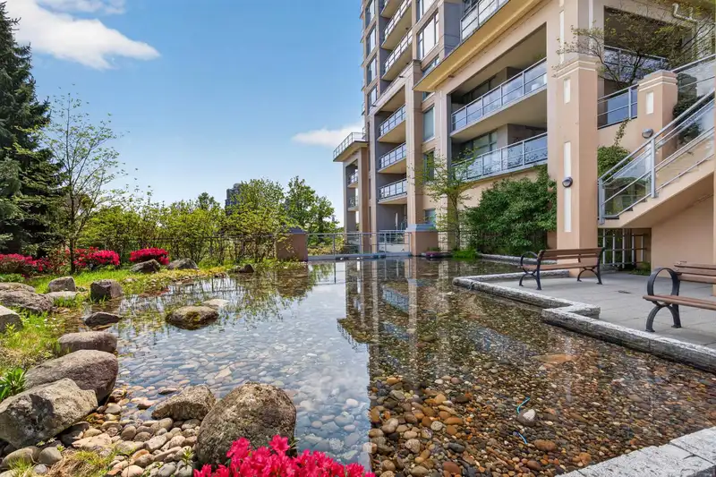 1601 280 ROSS DRIVE - photo 3 of 40