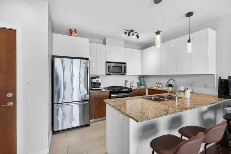 1601 280 ROSS DRIVE - photo 4 of 40