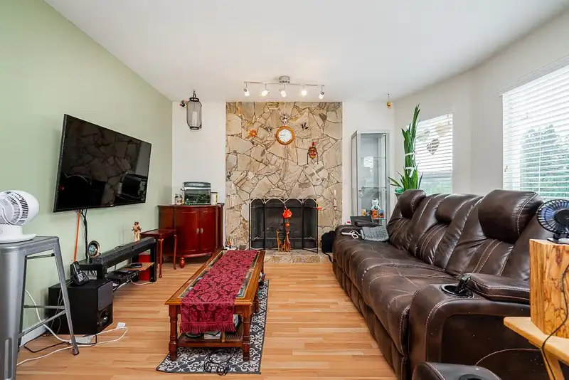 527 E COLUMBIA STREET - photo 2 of 36