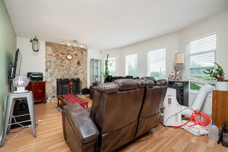 527 E COLUMBIA STREET - photo 3 of 36