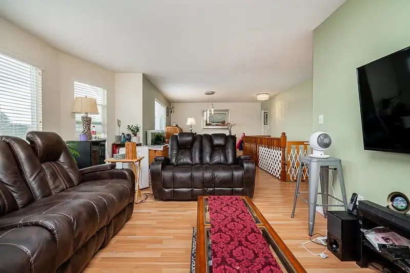 527 E COLUMBIA STREET - photo 4 of 36