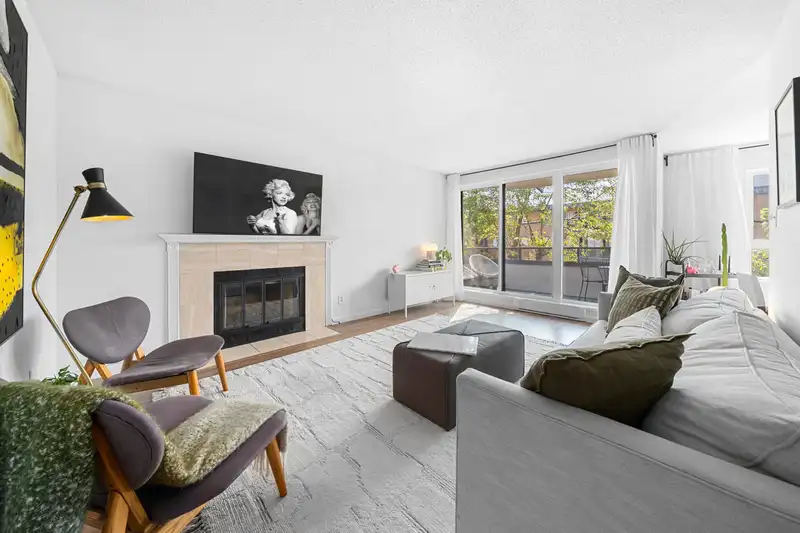207 145 E 12TH STREET - photo 3 of 32