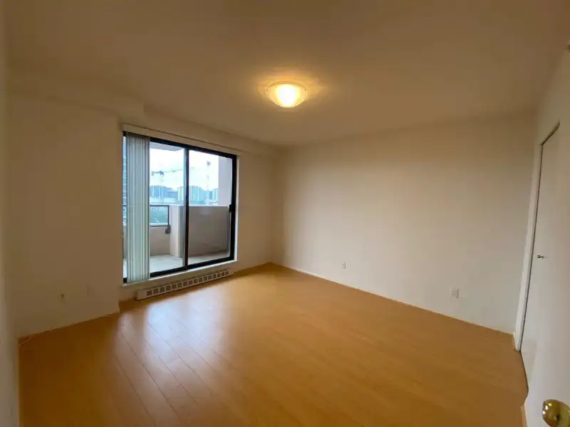 902 6611 COONEY ROAD - photo 3 of 6