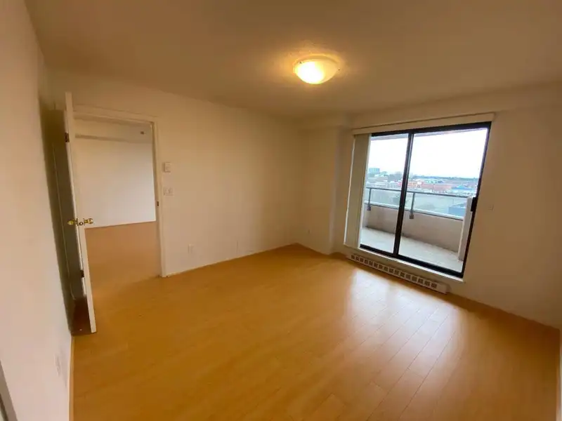 902 6611 COONEY ROAD - photo 4 of 6