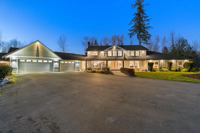 22015 40 AVENUE - photo 3 of 25