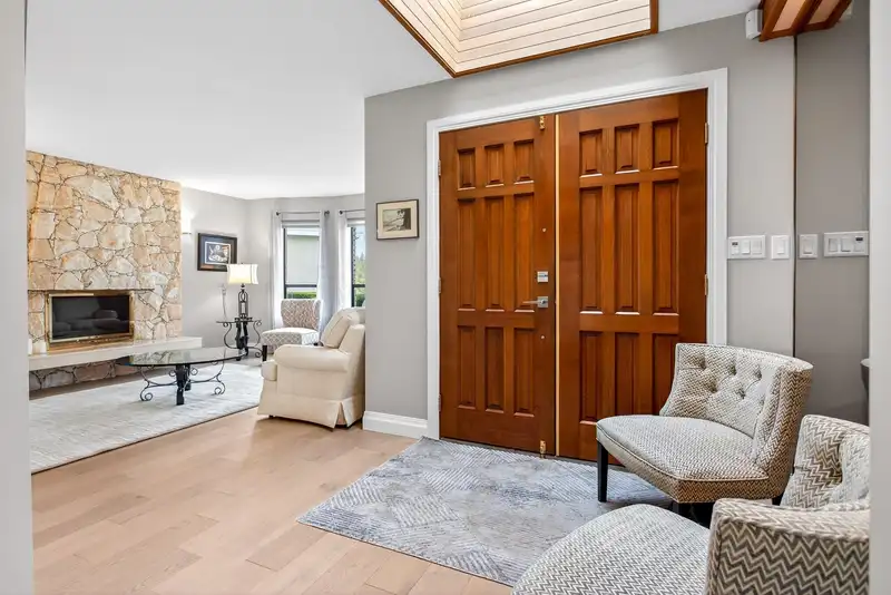2572 FUCHSIA PLACE - photo 4 of 38