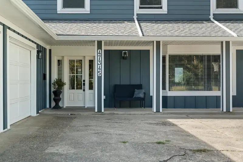 47345 SWALLOW CRESCENT - photo 2 of 38