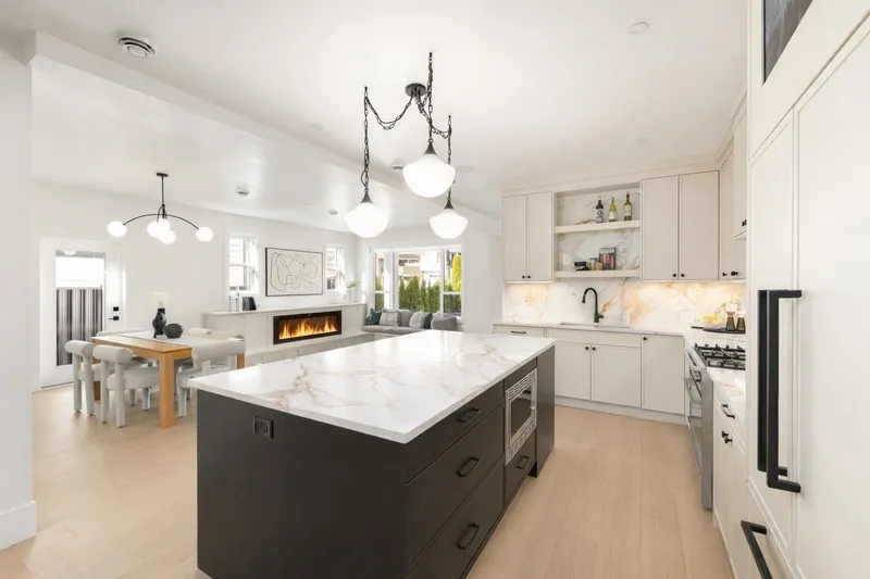 101 646 GIRARD AVENUE - photo 1 of 25