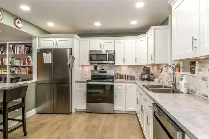 117 3455 WRIGHT STREET - photo 4 of 25