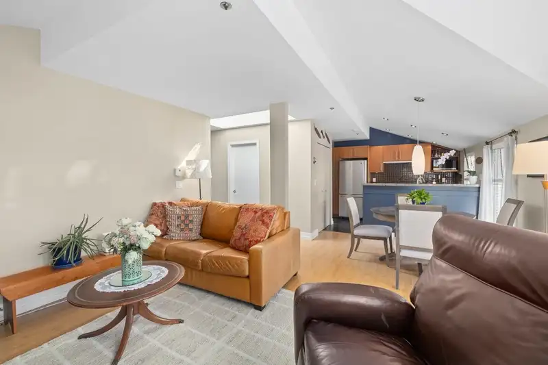 403 888 W 13TH AVENUE - photo 3 of 23
