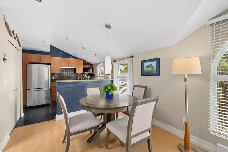 403 888 W 13TH AVENUE - photo 4 of 23