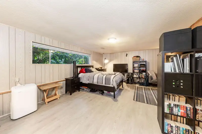 1111 50B STREET - photo 3 of 30
