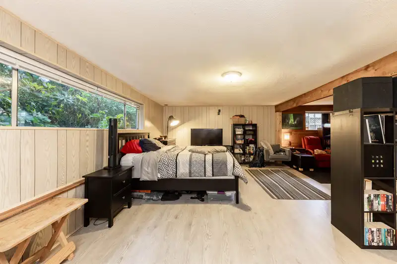 1111 50B STREET - photo 4 of 30