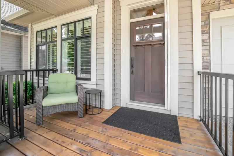 7125 177A STREET - photo 2 of 34
