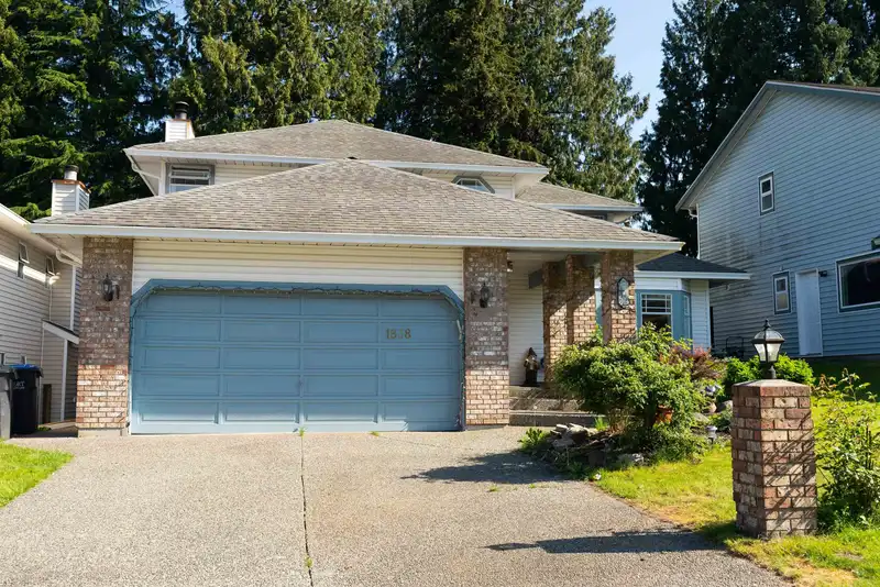 1838 EUREKA AVENUE - photo 1 of 26