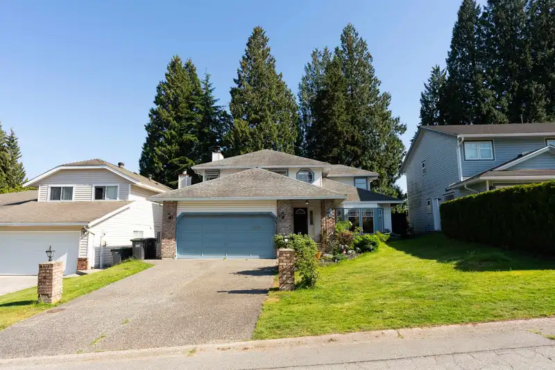 1838 EUREKA AVENUE - photo 2 of 26