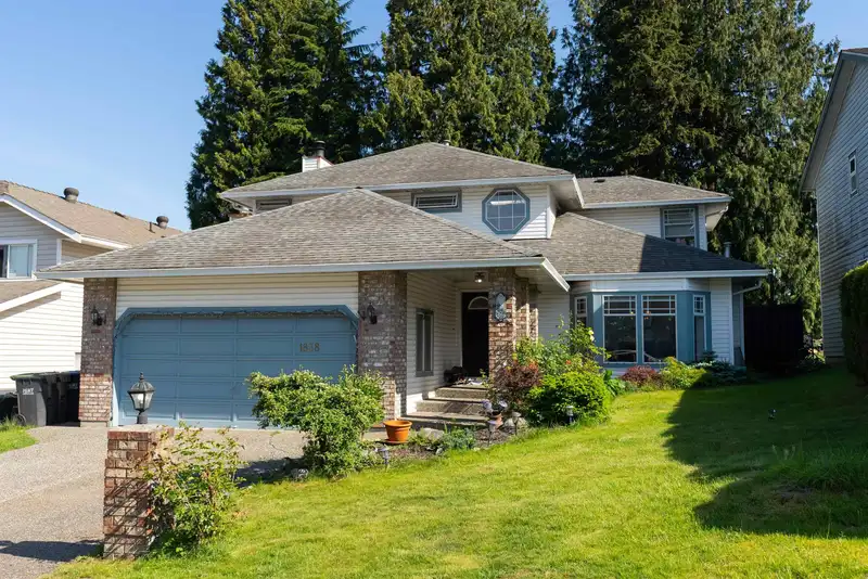 1838 EUREKA AVENUE - photo 3 of 26