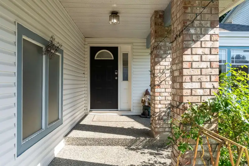 1838 EUREKA AVENUE - photo 4 of 26