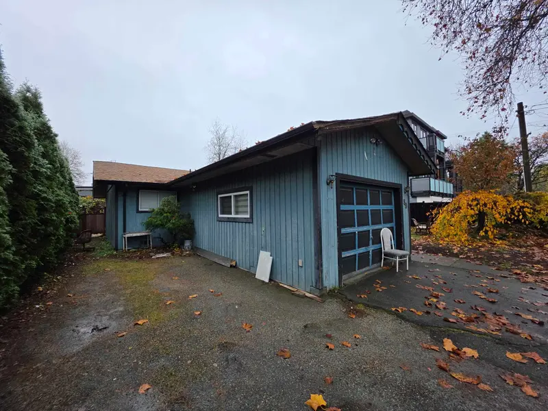 8899 128TH STREET - photo 2 of 11