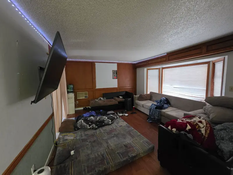 8899 128TH STREET - photo 4 of 11