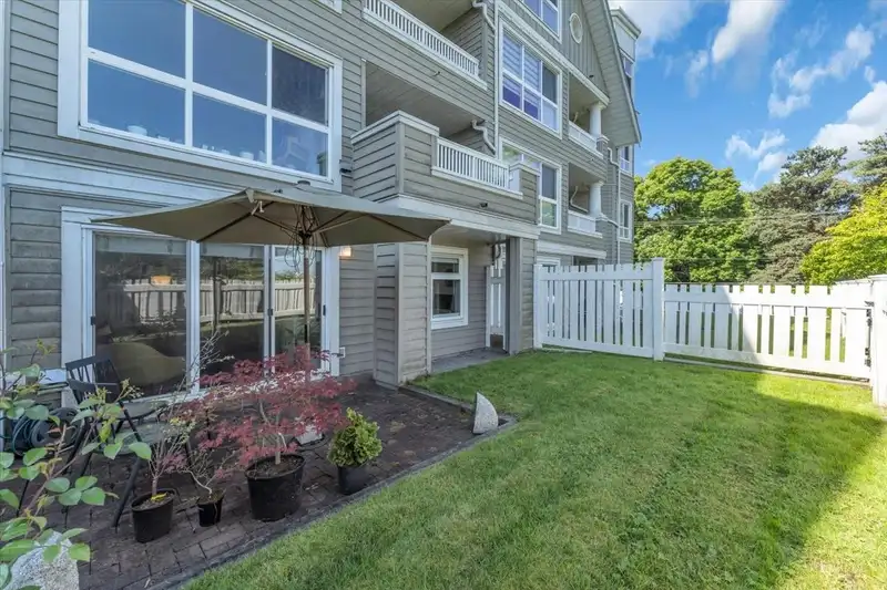 101 5500 LYNAS LANE - photo 1 of 25