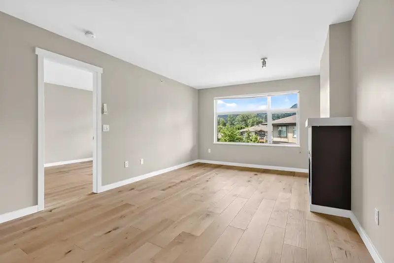 406 500 KLAHANIE DRIVE - photo 4 of 39
