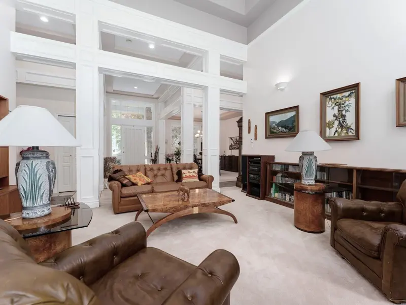 3412 CANTERBURY DRIVE - photo 4 of 25