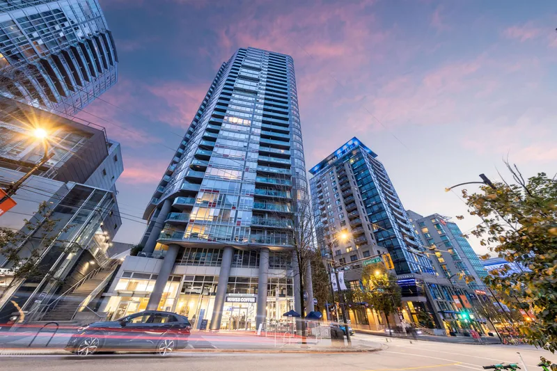 1606 233 ROBSON STREET - photo 1 of 25