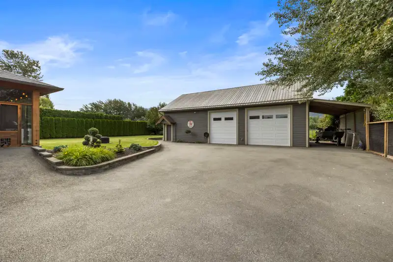 44224 SOUTH SUMAS ROAD - photo 2 of 40