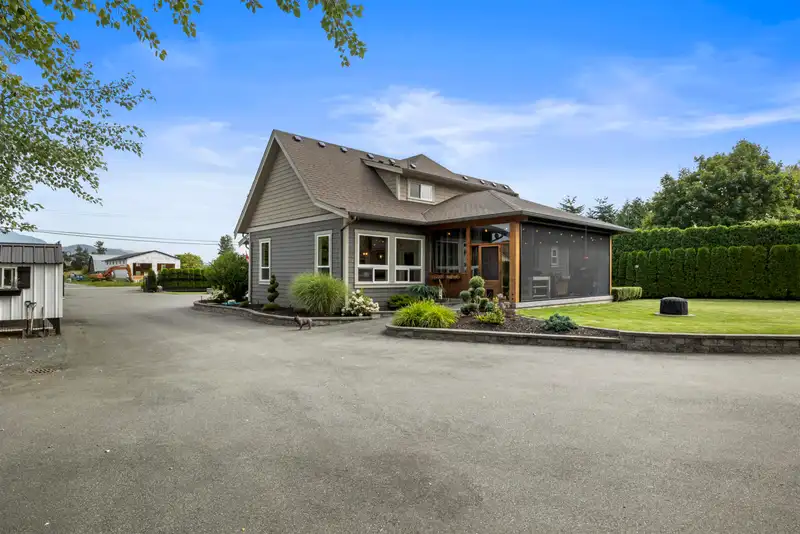 44224 SOUTH SUMAS ROAD - photo 3 of 40