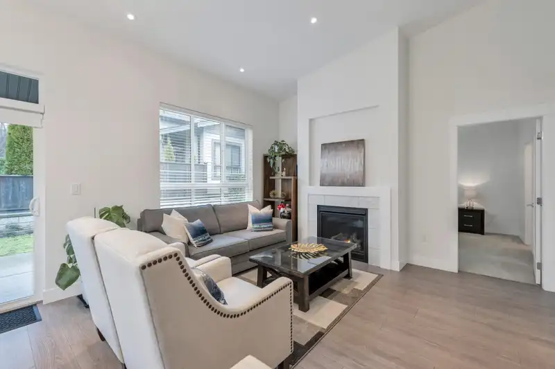 7 7979 152 STREET - photo 3 of 40